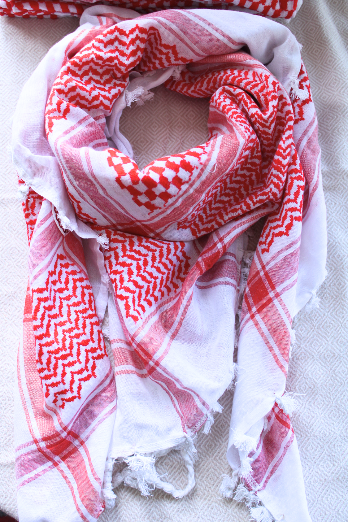 Traditional Keffiyeh Scarf-Red&White-With Tassels