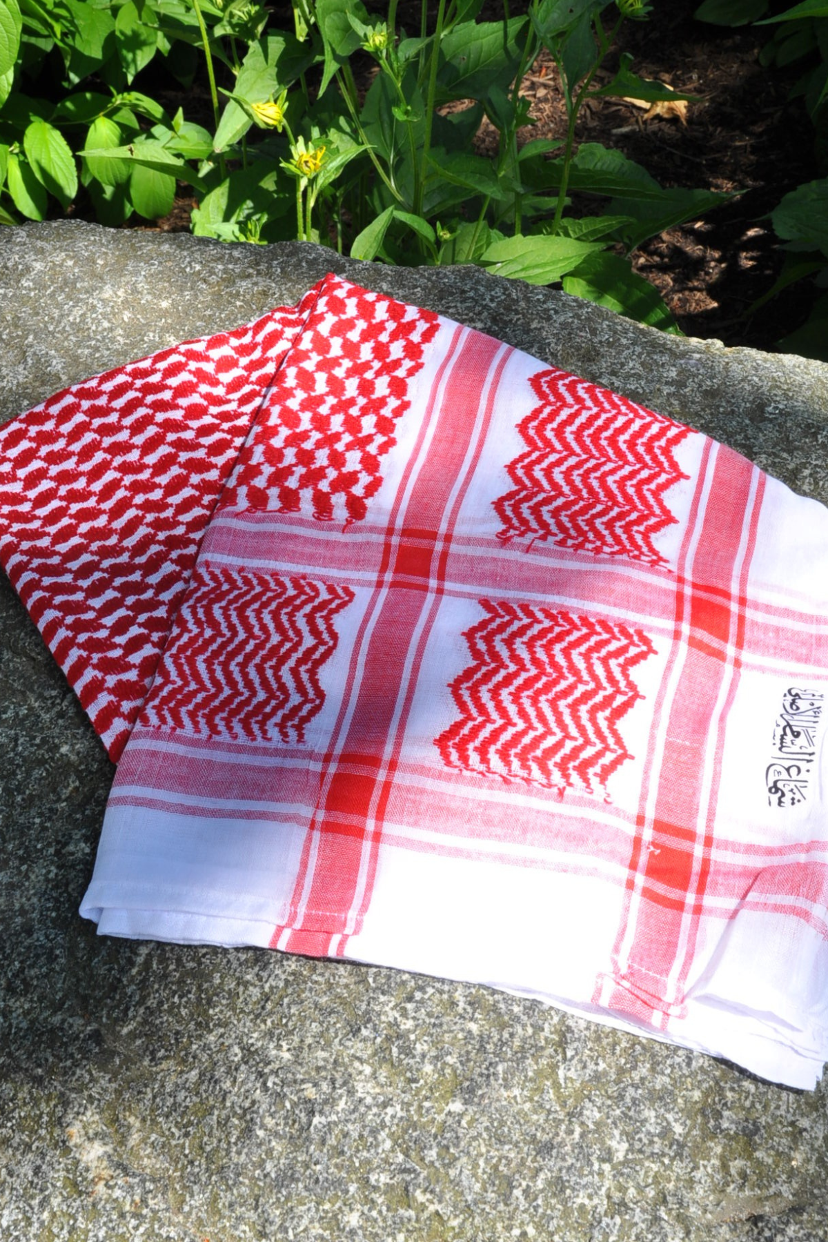 Sleek and refined red and white Keffiyeh scarf without tassels, handmade to celebrate tradition with a minimalist twist. A perfect balance of heritage and modernity.
