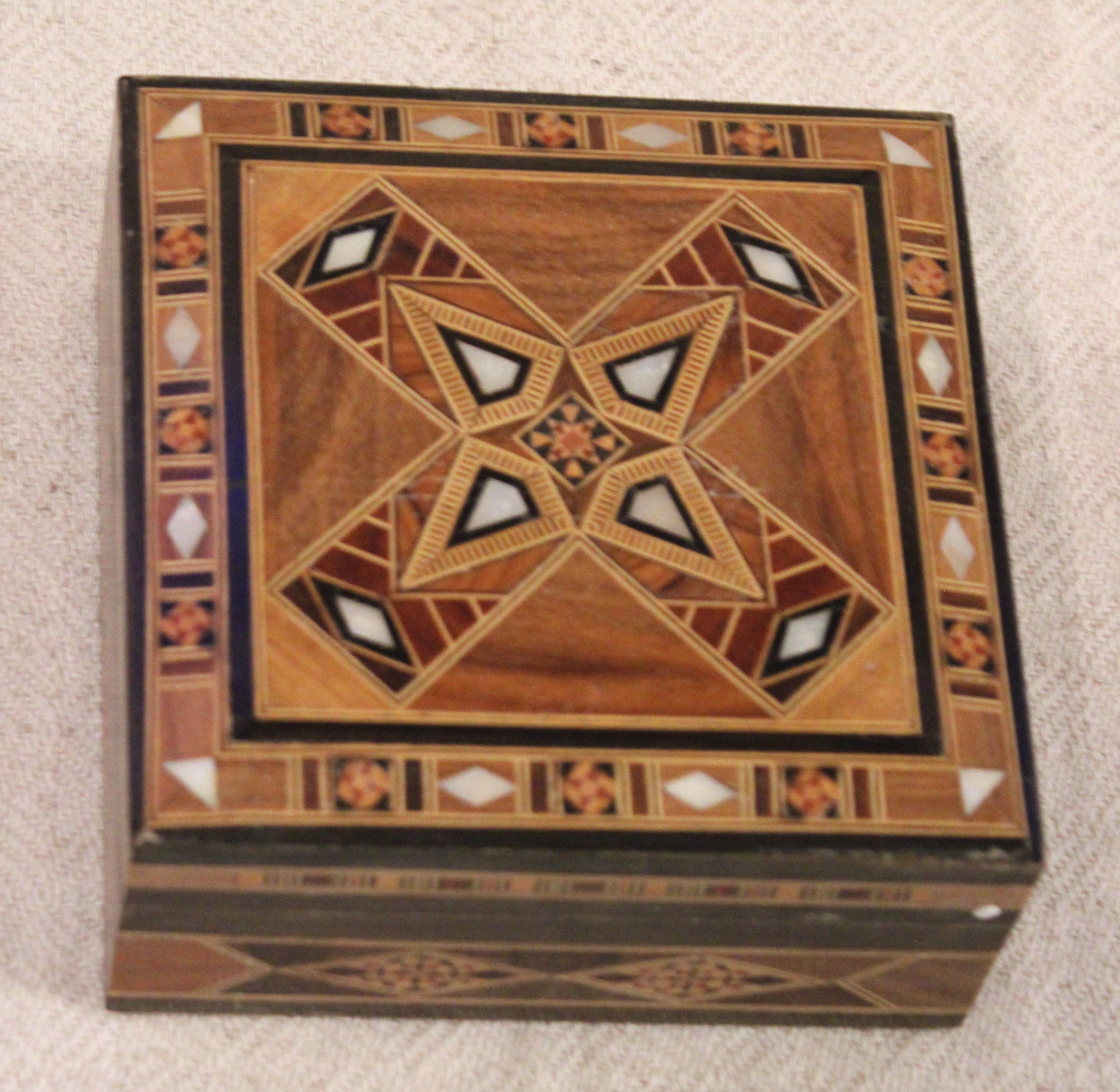 Huyam Syrian Mosaic Bracelet Box